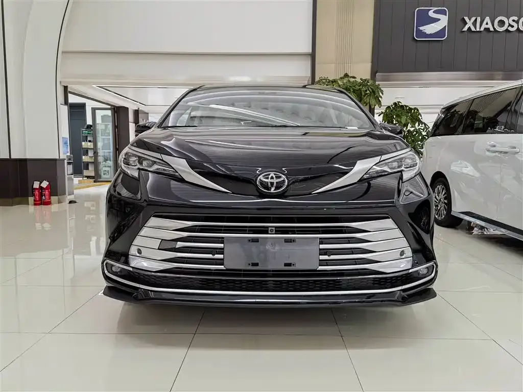 Toyota Sienna 2024 из CN, фото 2