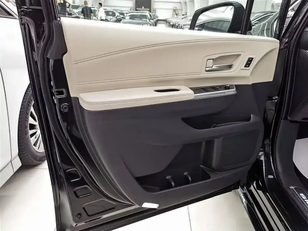 Toyota Sienna 2024 из CN, фото 8