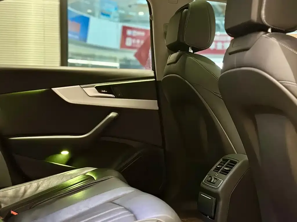 Audi A4L 2022 из CN, фото 7