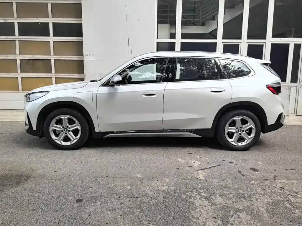 BMW iX1 2024 из CN, фото 5