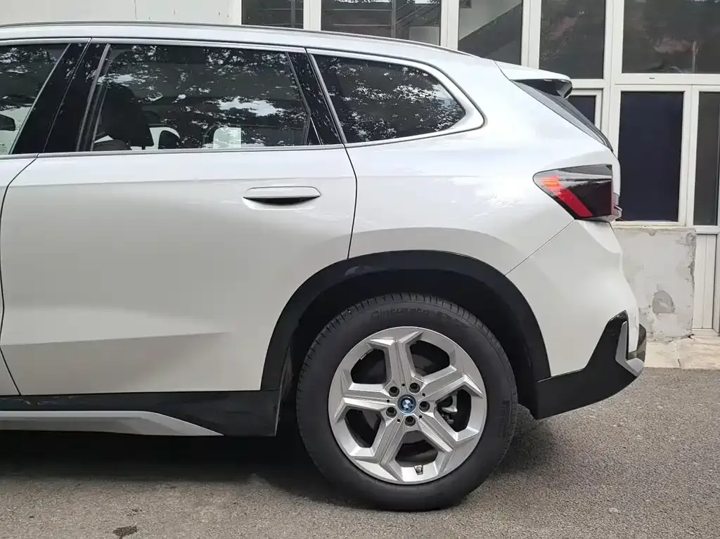 BMW iX1 2024 из CN, фото 7