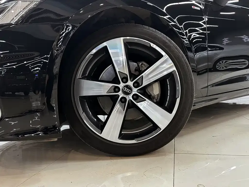 Audi A6L 2023 из CN, фото 3