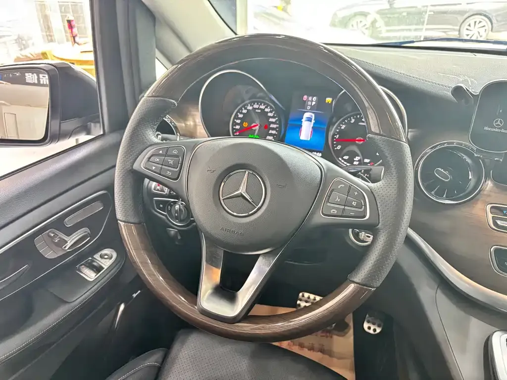Mercedes-Benz V-Class 2023 из CN, фото 9
