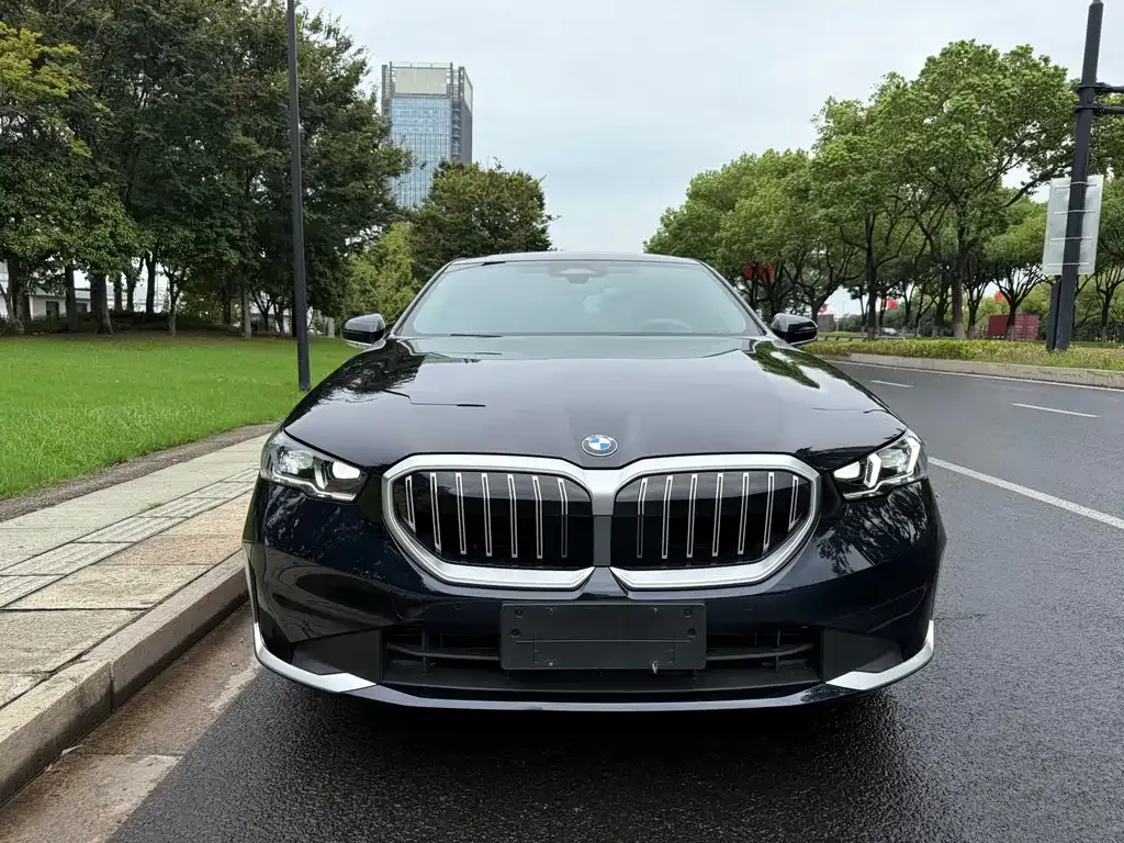 BMW 5 Series — фото 2