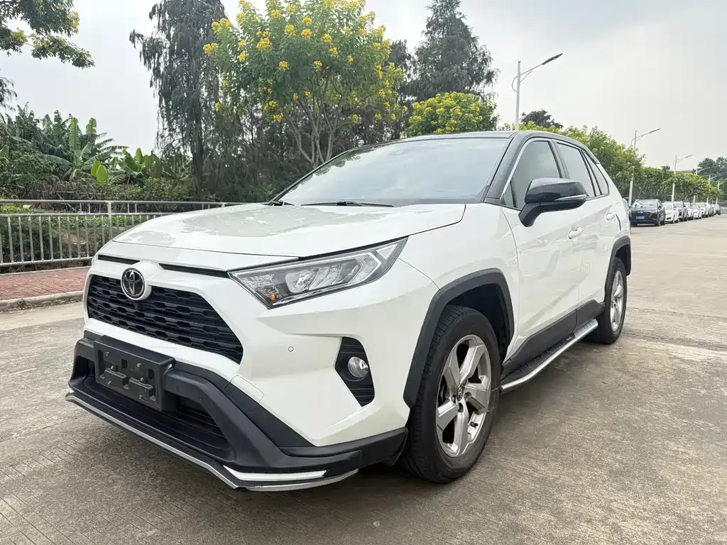 Toyota RAV4 2021 из CN, фото 1
