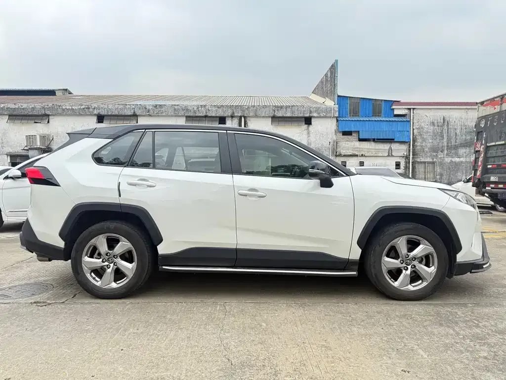 Toyota RAV4 2021 из CN, фото 4