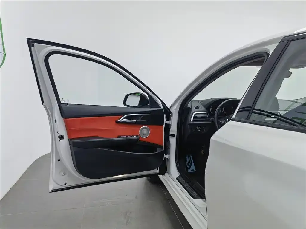 BMW 1 Series 2023 из CN, фото 8
