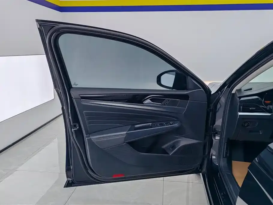 Volkswagen Passat 2023 из CN, фото 7