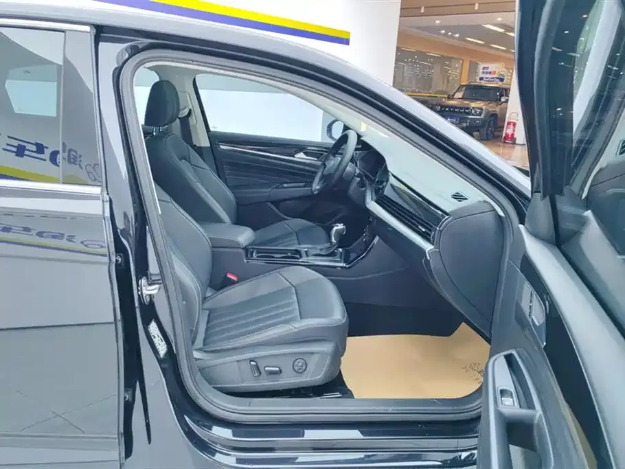 Volkswagen Passat 2023 из CN, фото 8