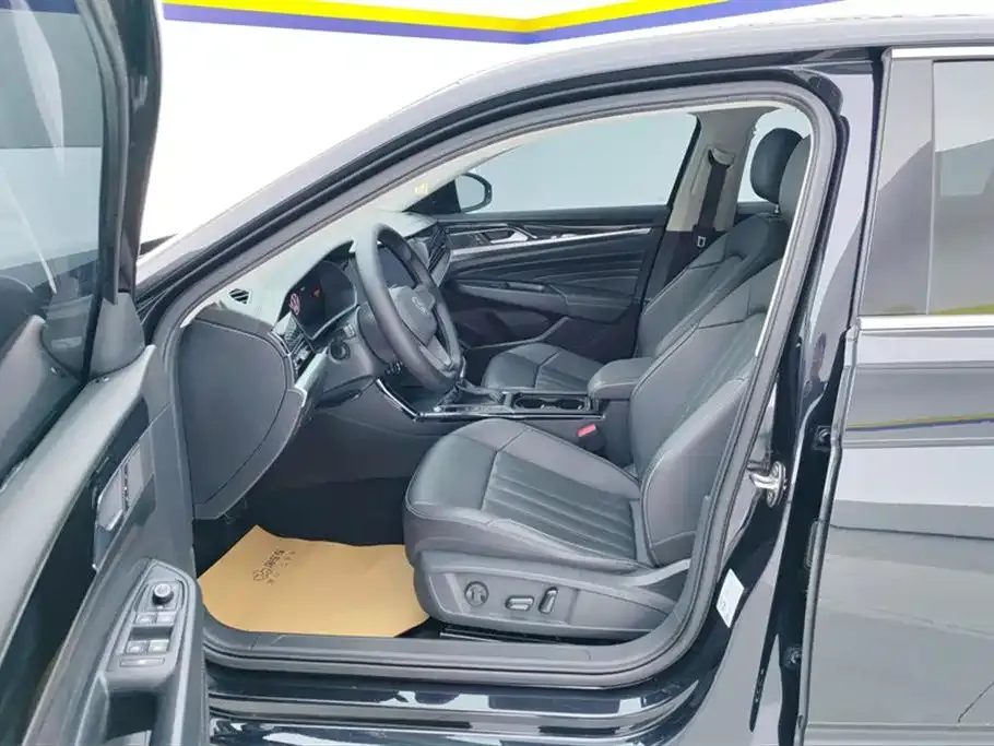 Volkswagen Passat 2023 из CN, фото 9