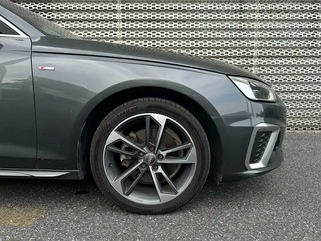 Audi A4L — фото 5