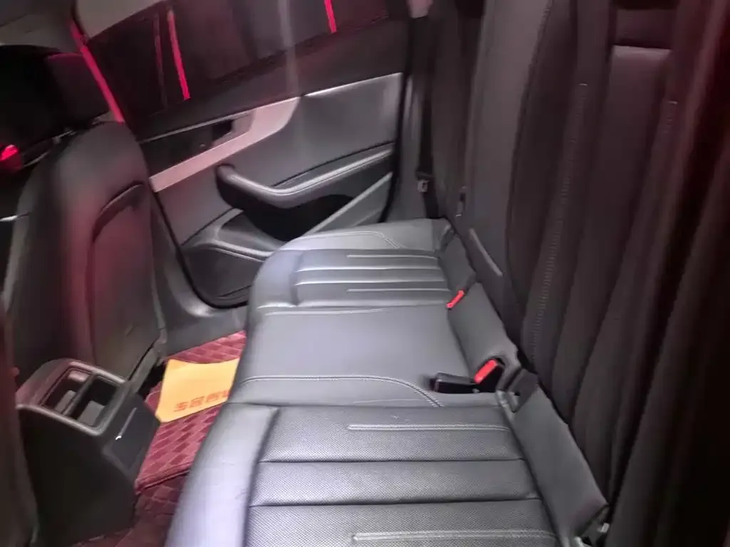 Audi A4L 2022 из CN, фото 5