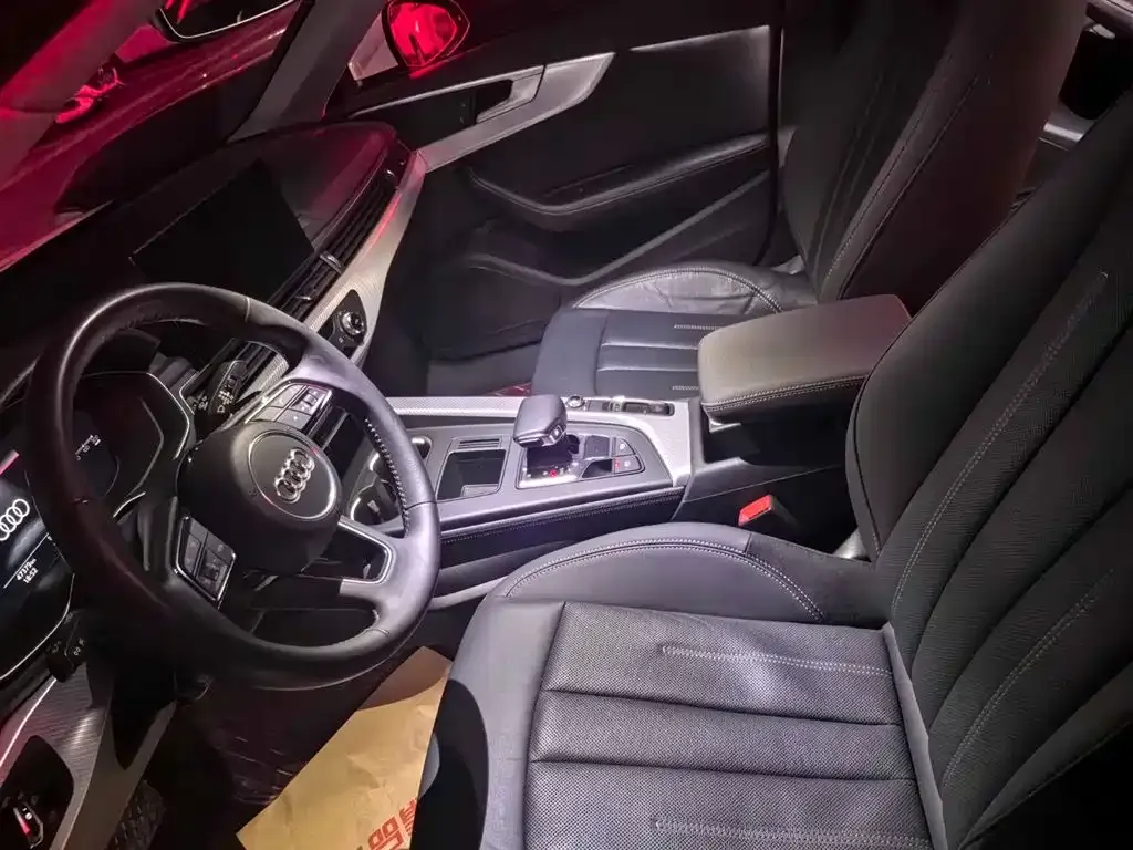 Audi A4L 2022 из CN, фото 6