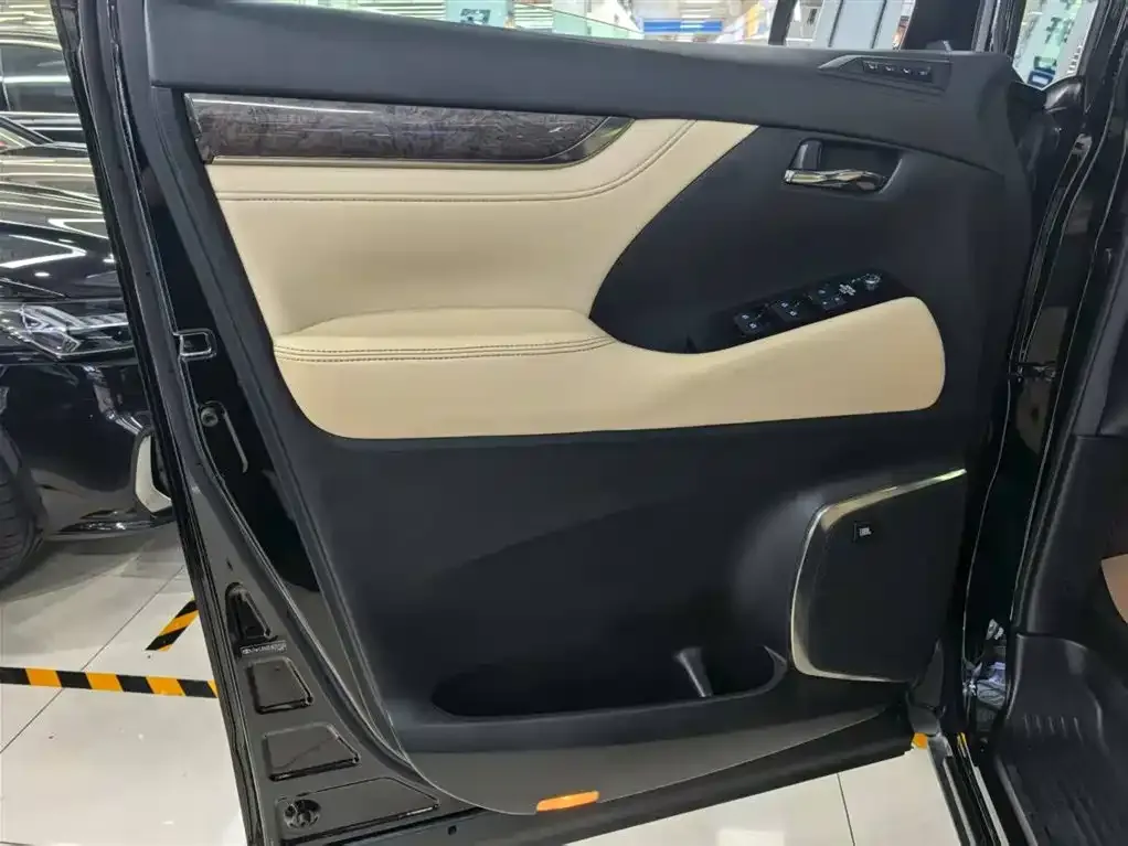 Toyota Vellfire 2021 из CN, фото 10