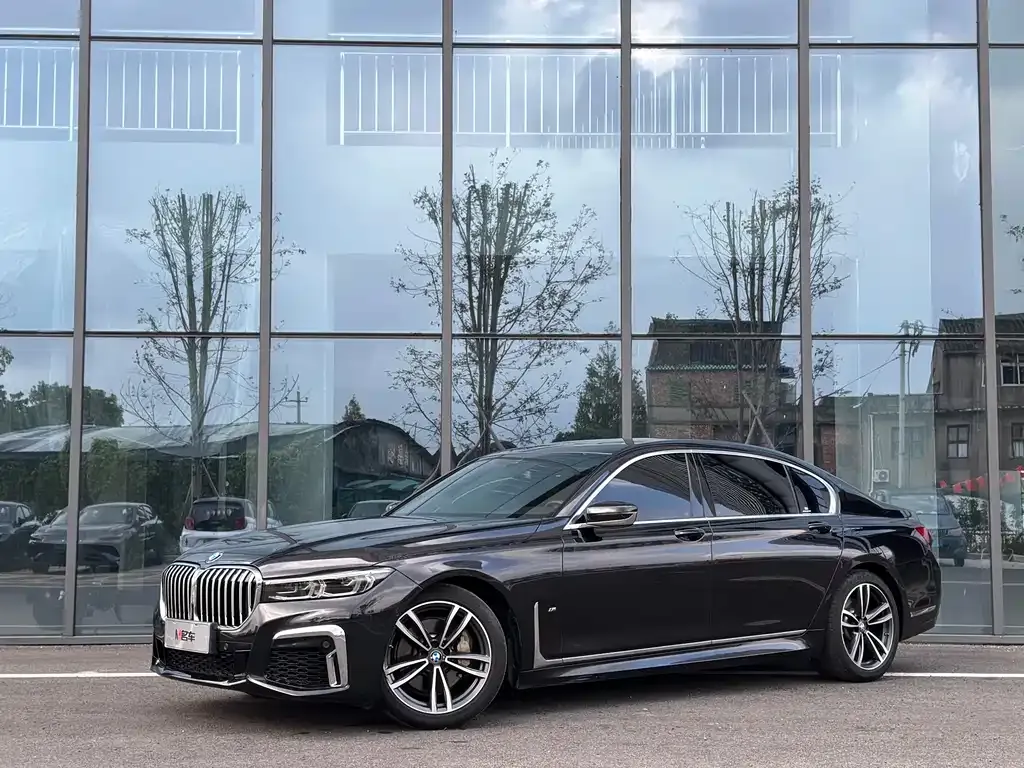BMW 7 Series — фото 1