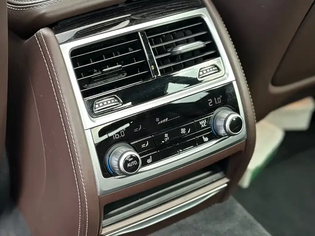 BMW 7 Series — фото 9
