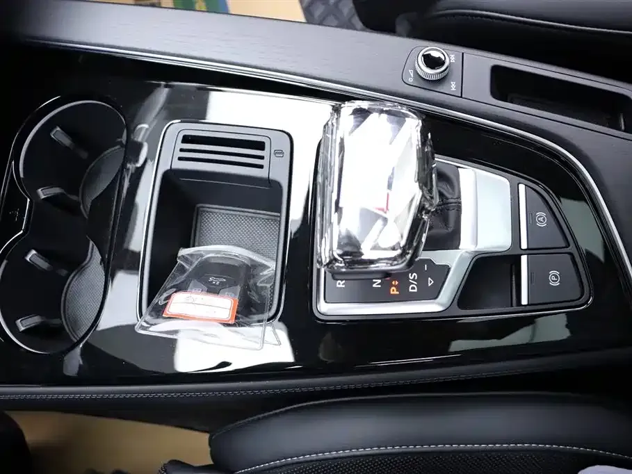 Audi A4L 2024 из CN, фото 10