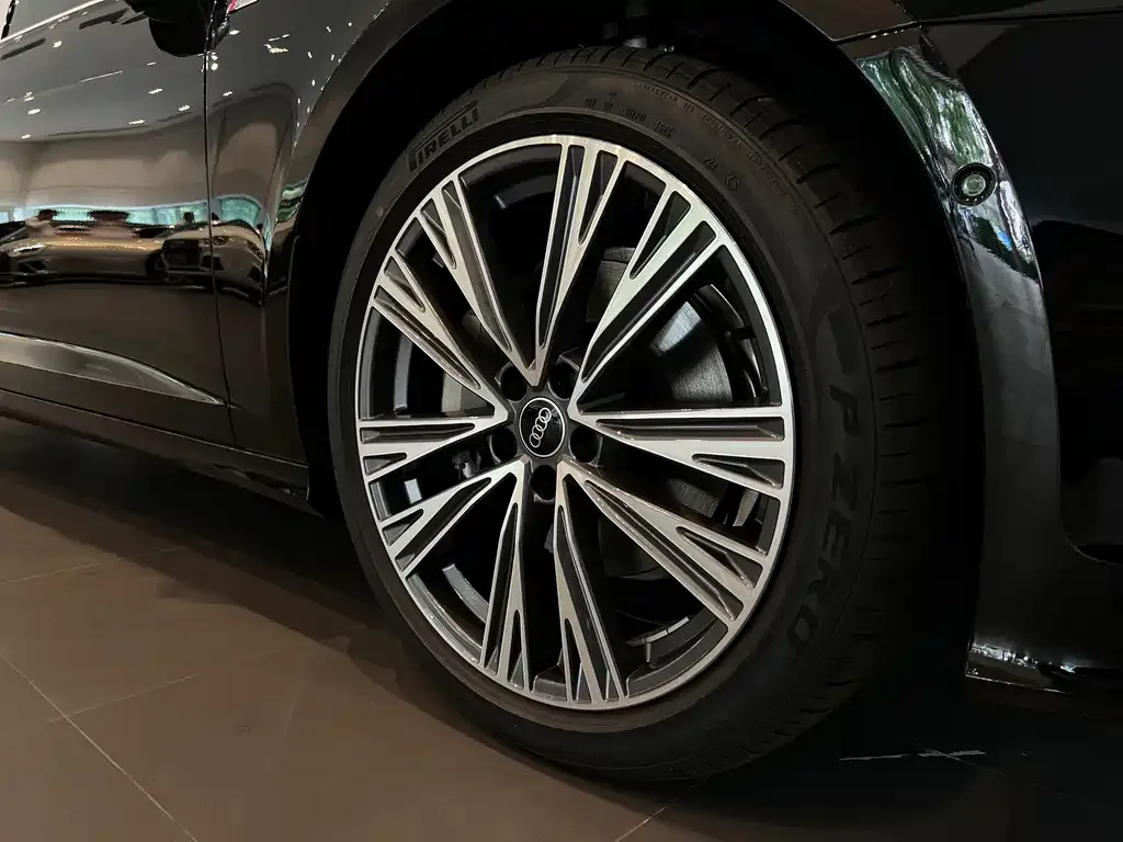Audi A6L 2025 из CN, фото 8