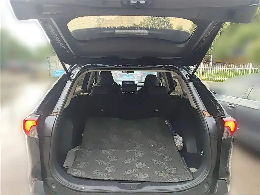 Toyota RAV4 2023 из CN, фото 10
