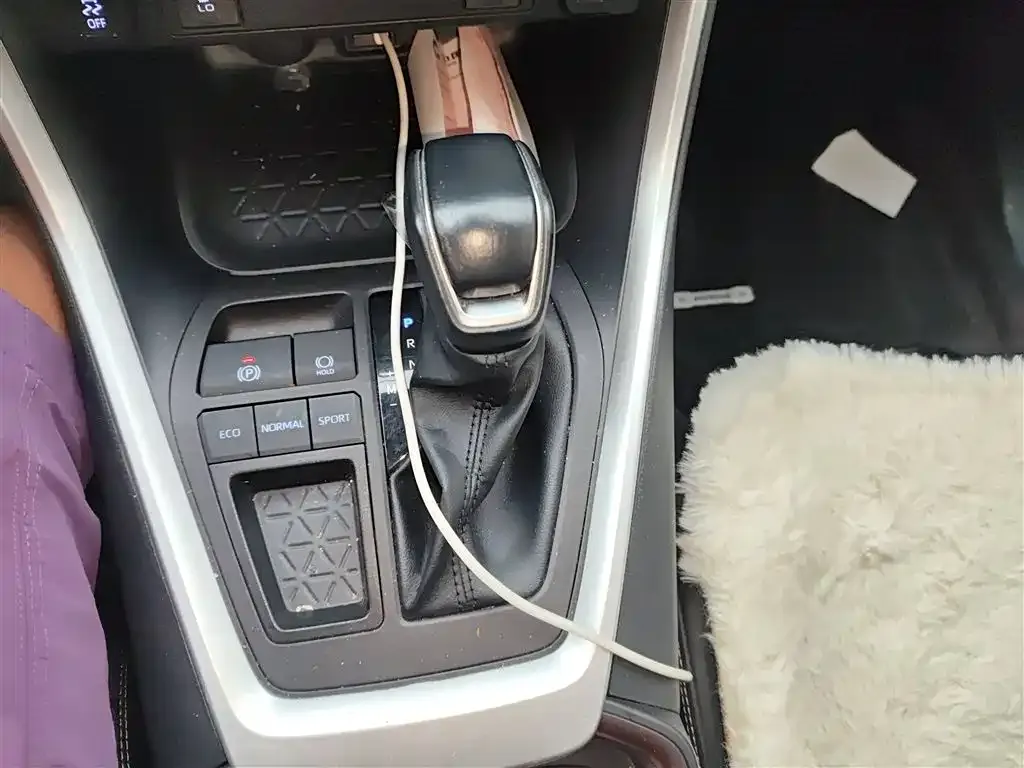 Toyota RAV4 2023 из CN, фото 7