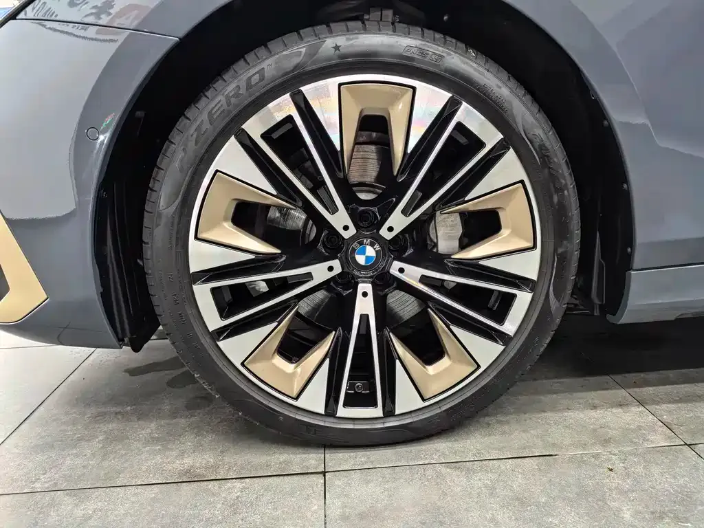 BMW 5 Series 2024 из CN, фото 6