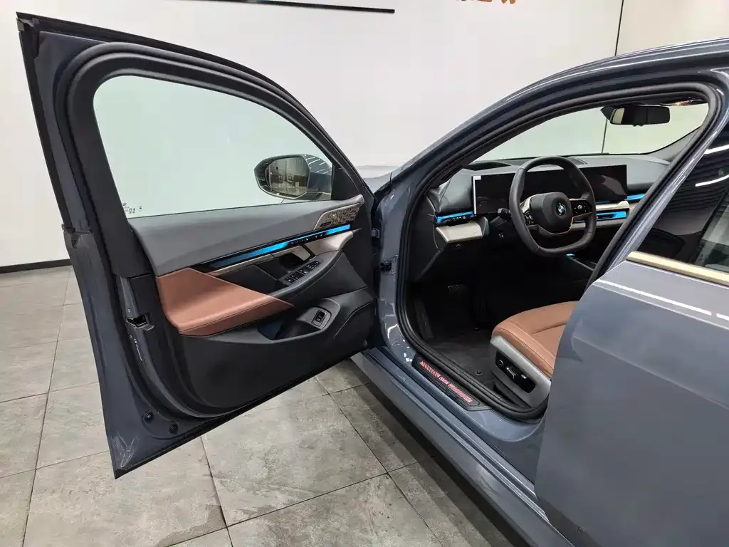 BMW 5 Series 2024 из CN, фото 7