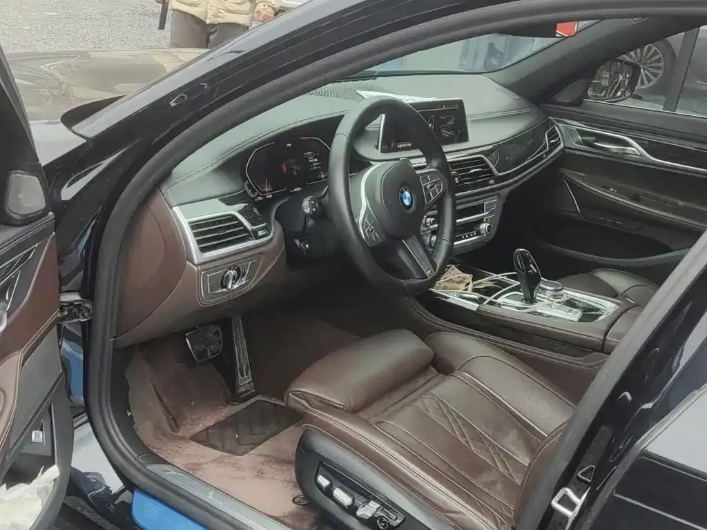 BMW 7 Series 2021 из CN, фото 3
