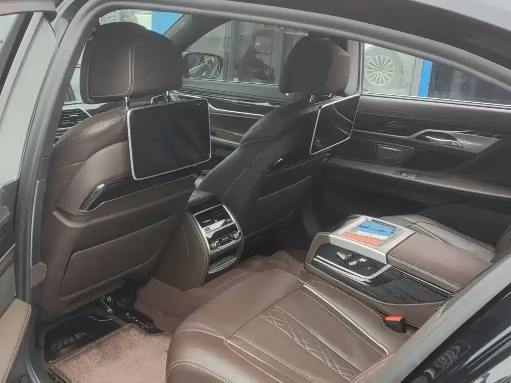 BMW 7 Series 2021 из CN, фото 4