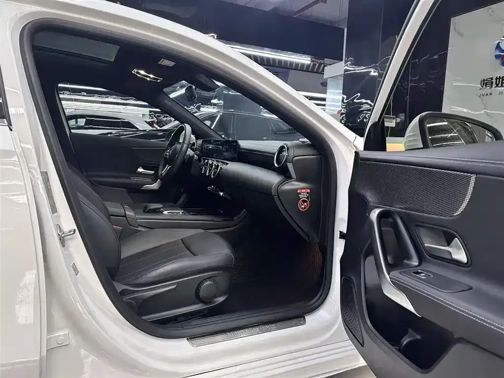 Mercedes-Benz A-Class 2023 из CN, фото 3