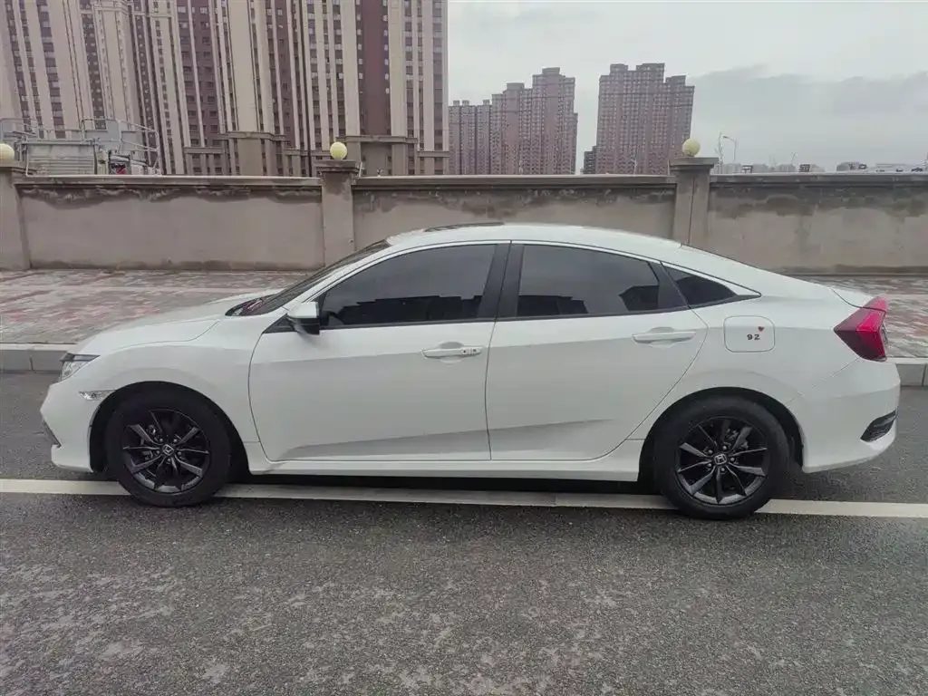 Honda Civic — фото 7