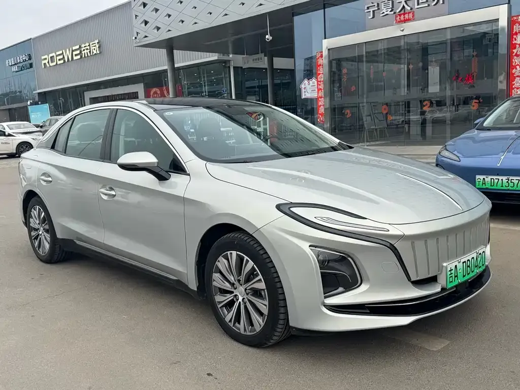 Hongqi E-QM5 — фото 3