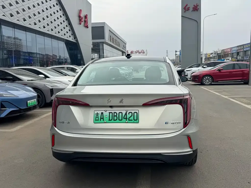 Hongqi E-QM5 — фото 5
