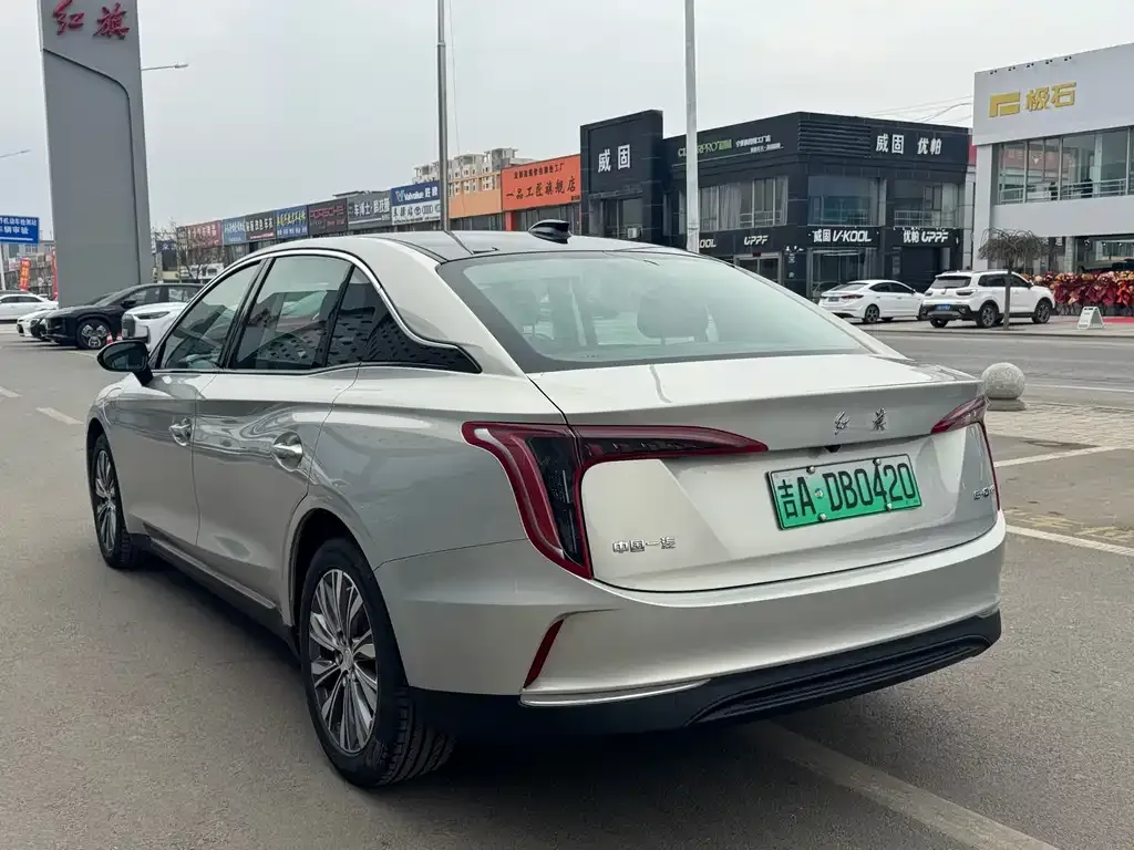 Hongqi E-QM5 — фото 6