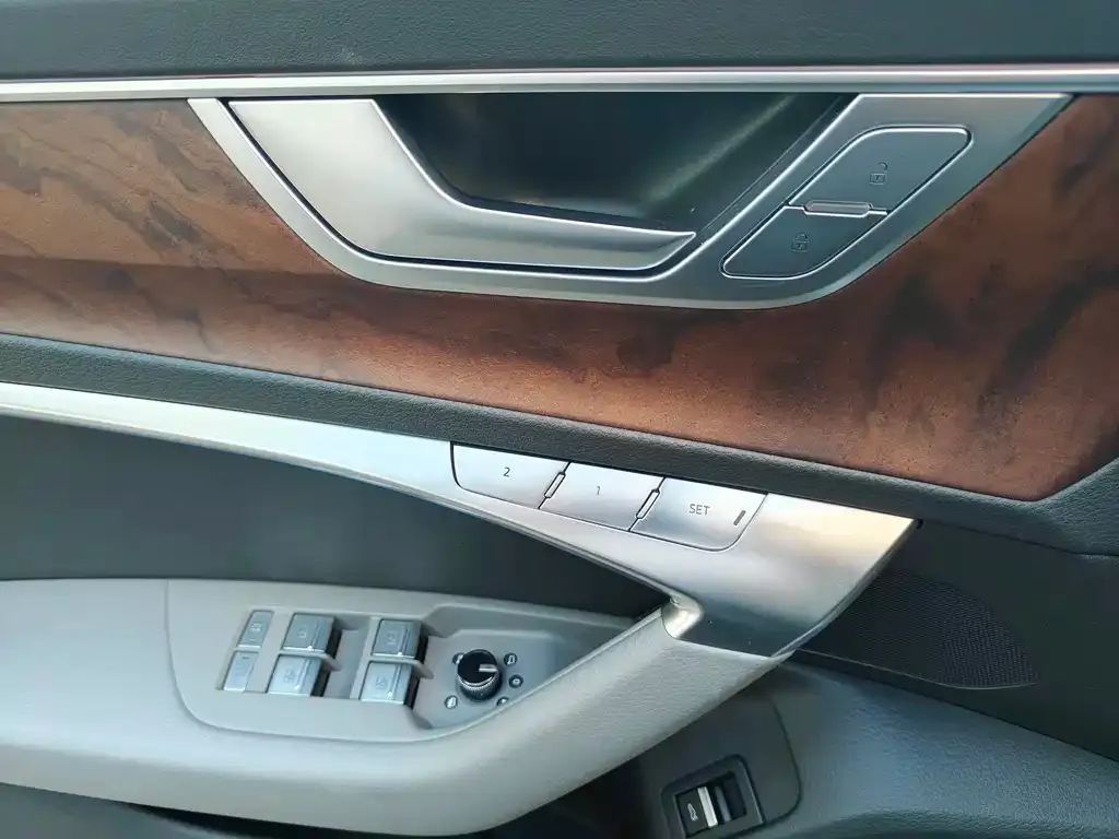 Audi A6L 2023 из CN, фото 6