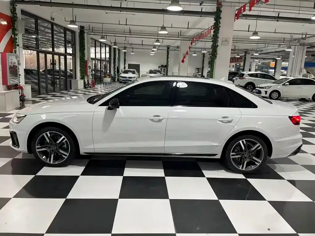 Audi A4L 2022 из CN, фото 10