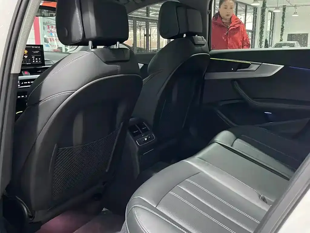 Audi A4L 2022 из CN, фото 5