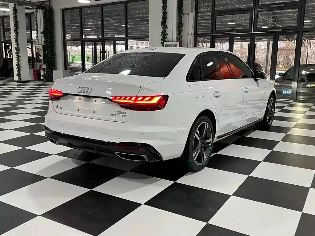 Audi A4L 2022 из CN, фото 9