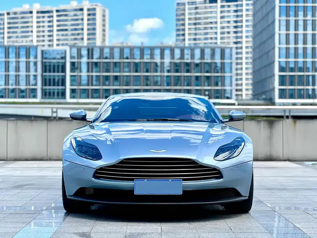 Aston Martin DB11 2022 из CN, фото 3
