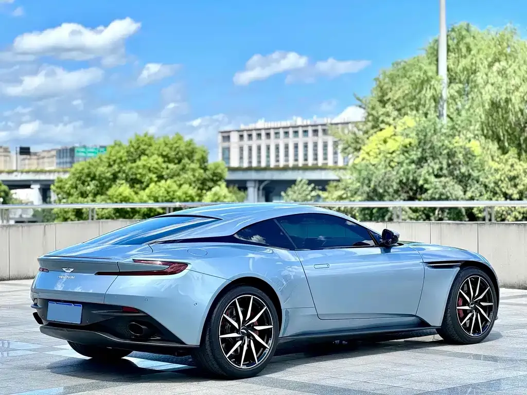 Aston Martin DB11 2022 из CN, фото 4