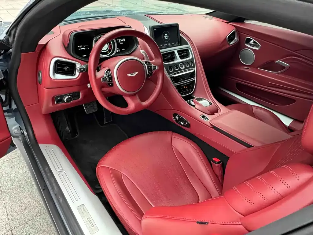 Aston Martin DB11 2022 из CN, фото 7