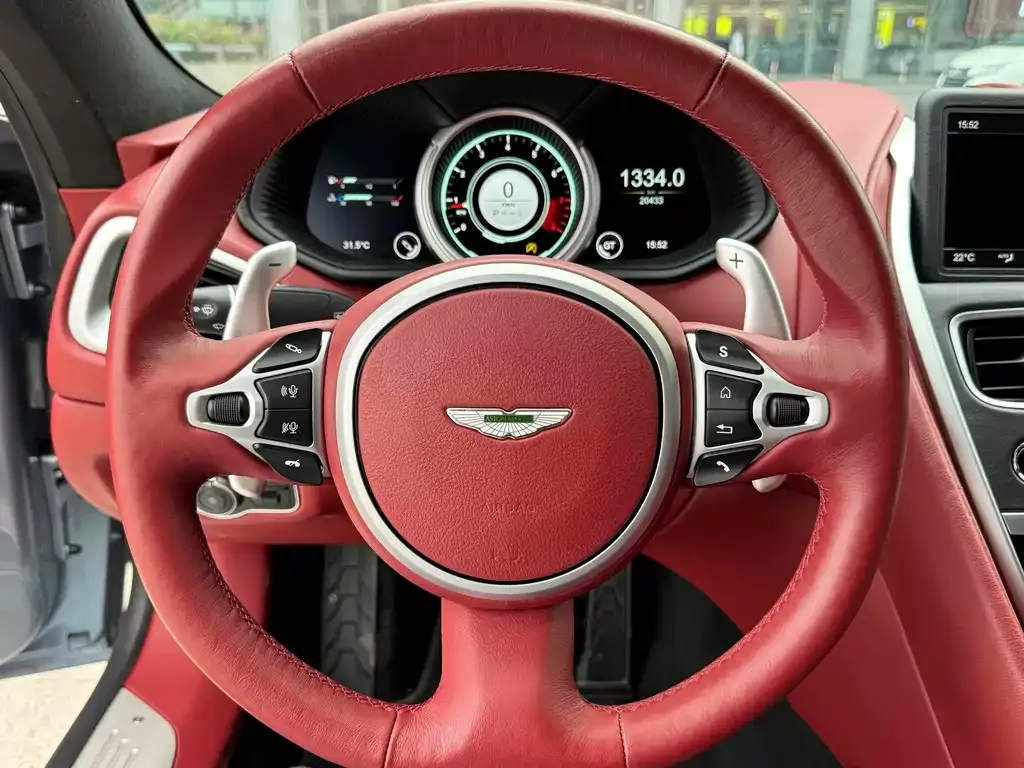 Aston Martin DB11 2022 из CN, фото 9