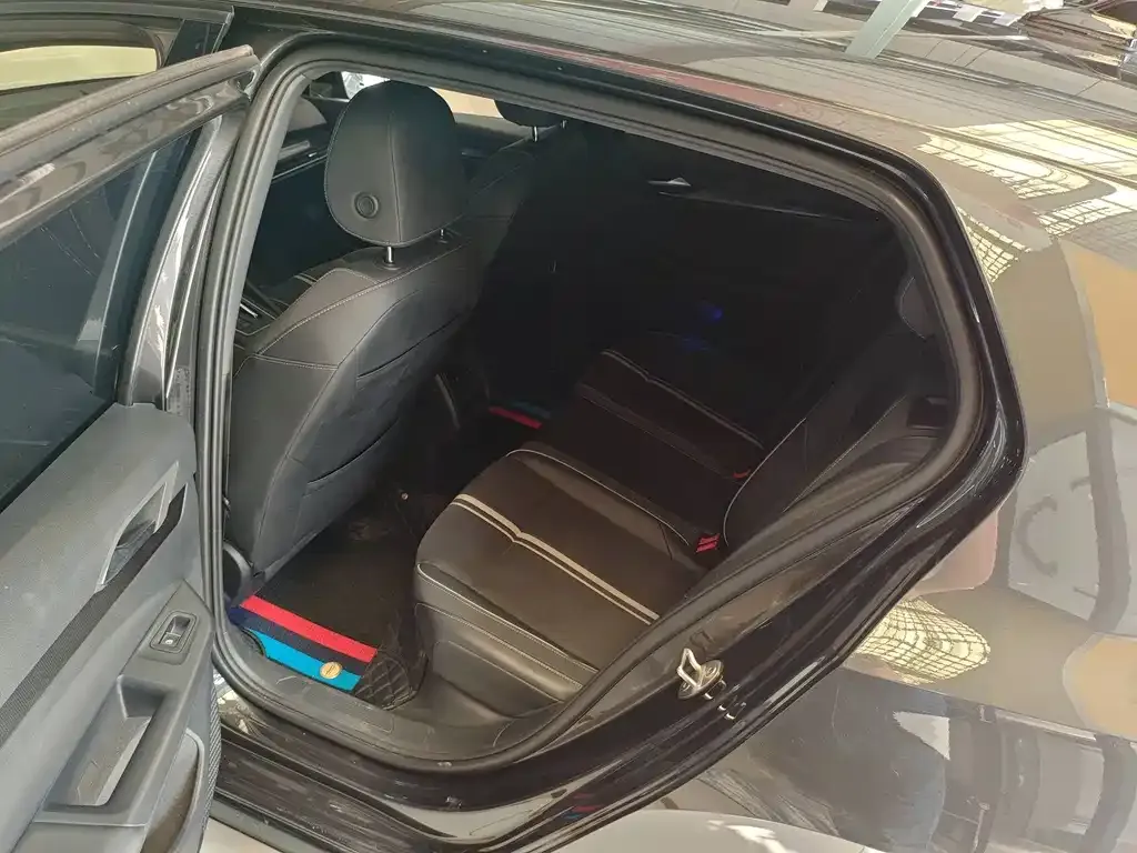 Volkswagen Golf 2022 из CN, фото 6