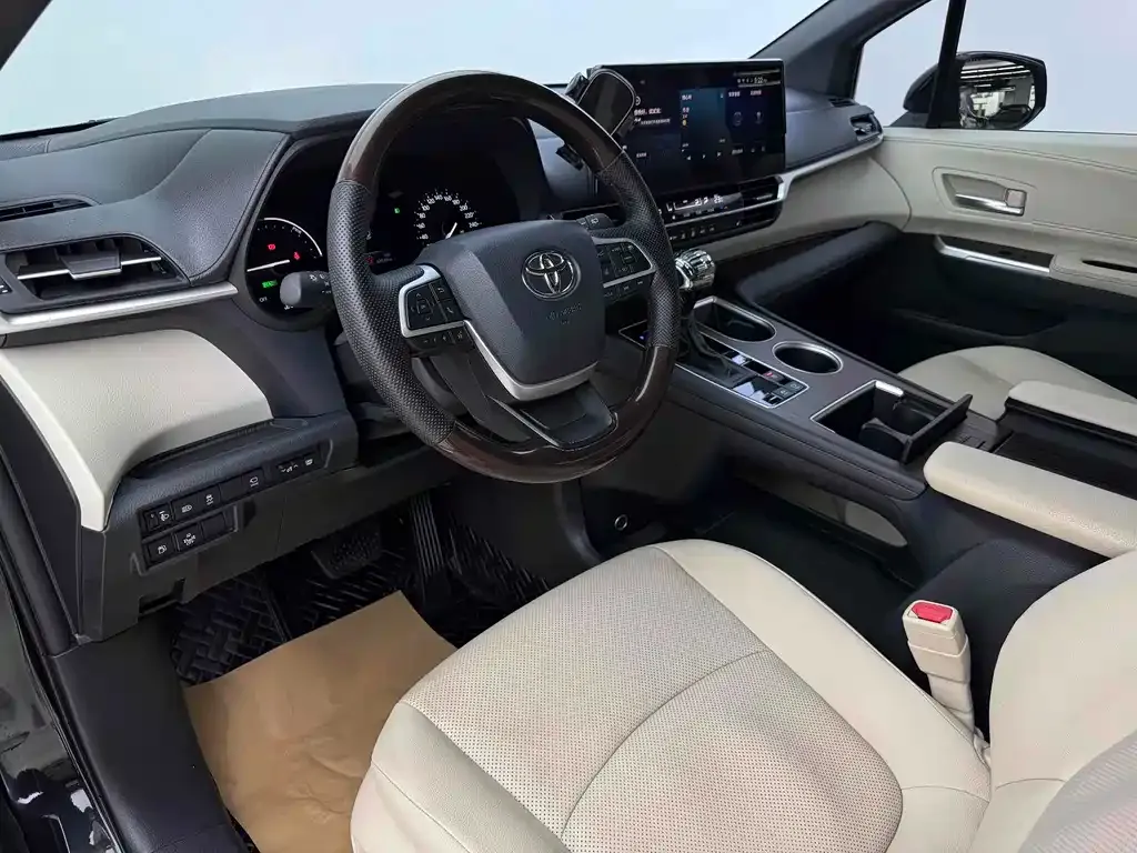Toyota Granvia 2023 из CN, фото 4