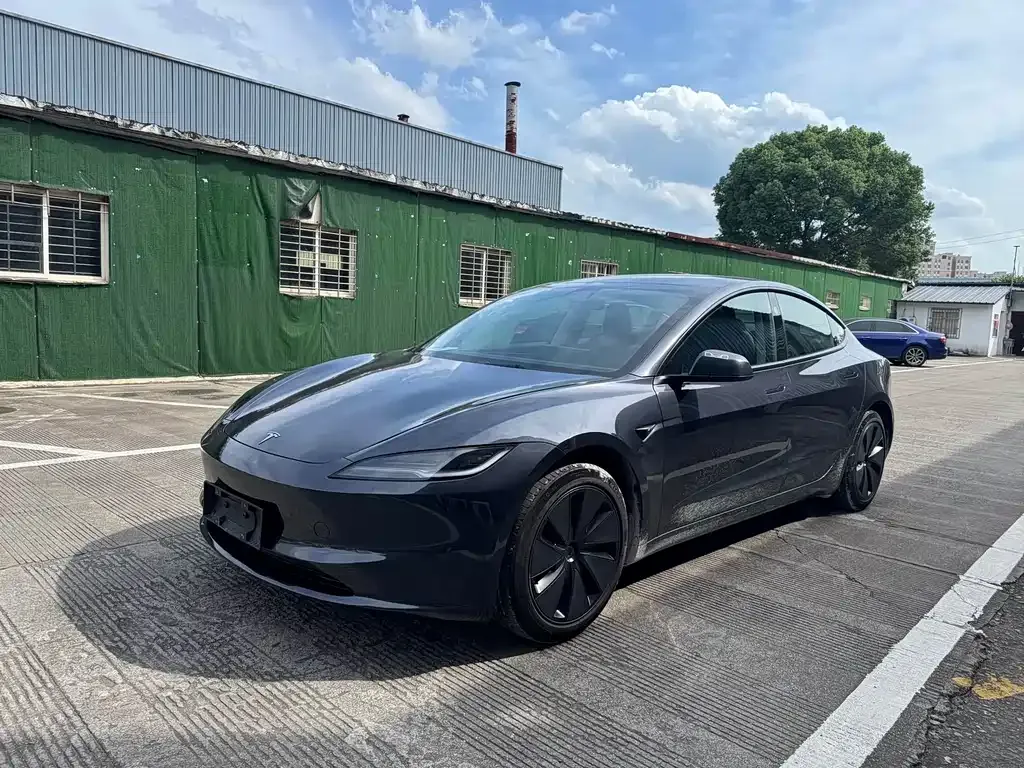 Tesla Model 3 — фото 1