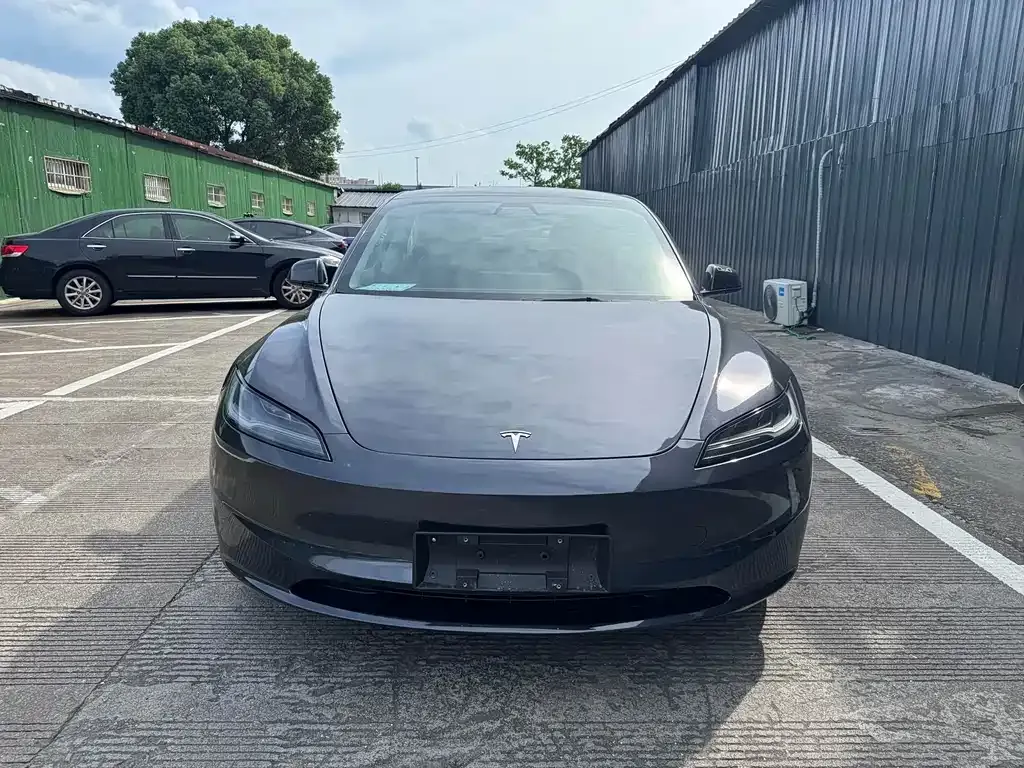 Tesla Model 3 — фото 2
