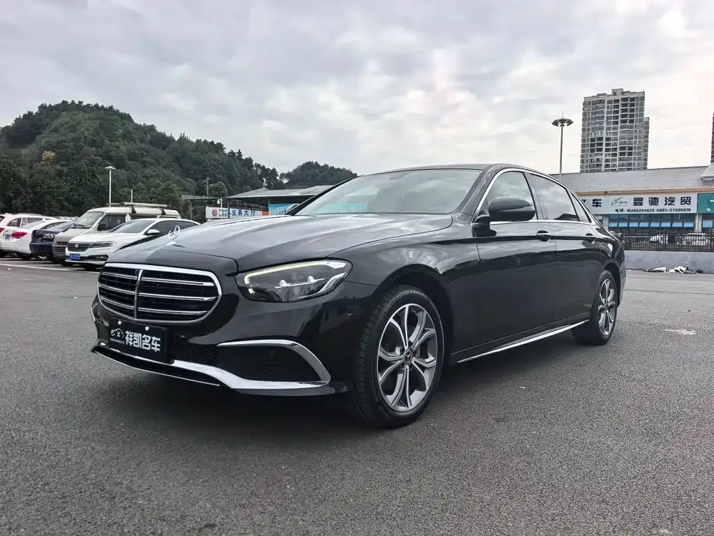 Mercedes-Benz E-Class — фото 1