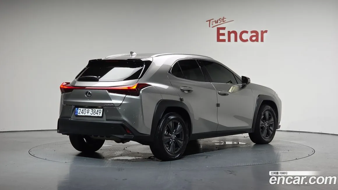 Lexus UX 2024 из KR, фото 2