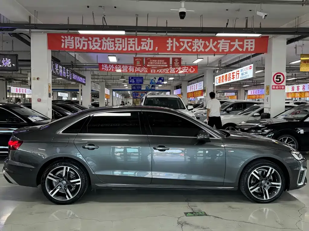 Audi A4L 2021 из CN, фото 4