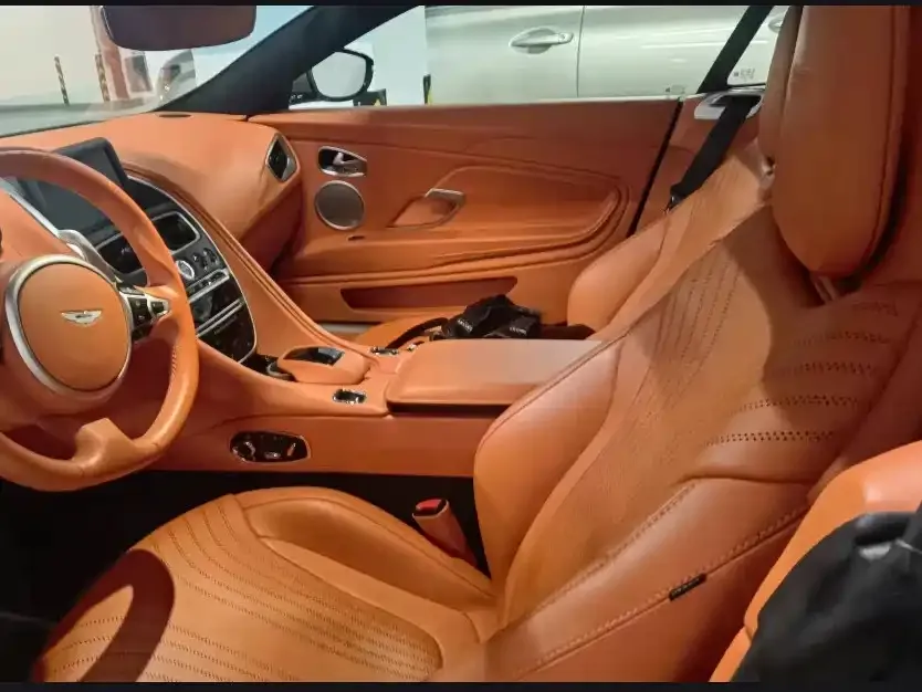 Aston Martin DB11 2021 из CN, фото 6