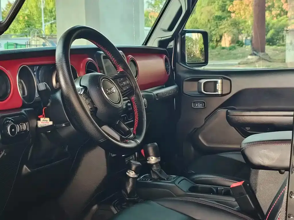 Jeep Wrangler — фото 7